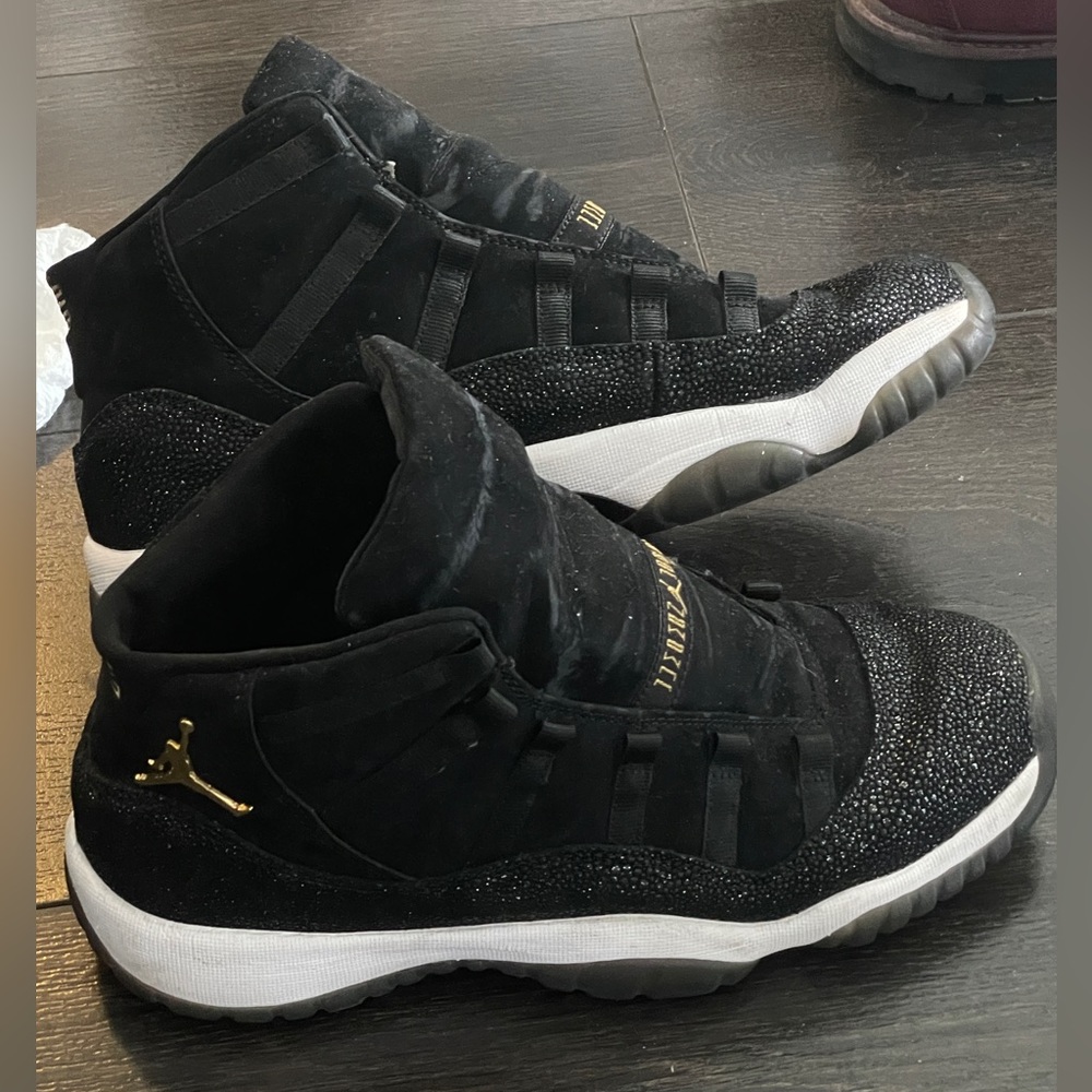 Air Jordan 11 black pearl